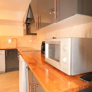 Apartment 3 Bedroom Centre In Lauriston Place